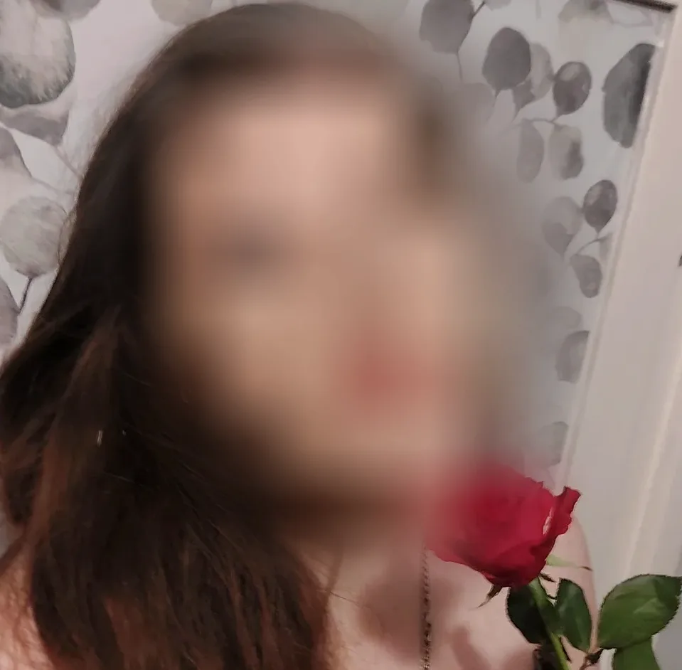 Anneke, 27