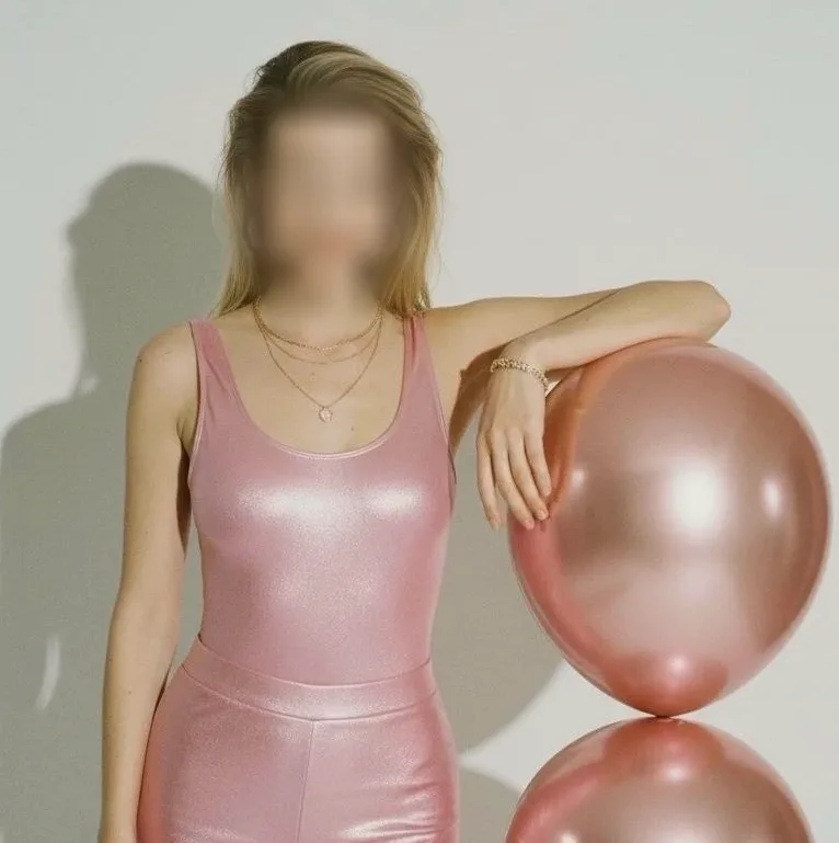 Anouk, 33
