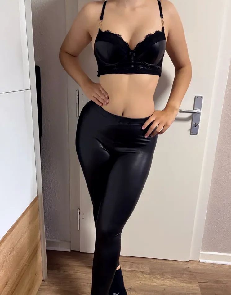 Chaima, 25