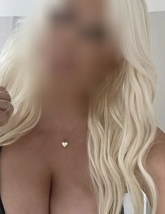 Kirsten, 23
